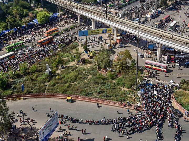 Although the police had made people stand in three queues, the serpentine lines didn't seem to end as there was a steady flow of migrant workers who wanted to go back to their towns and villages citing lack of employment due to the lockdown. (Image: PTI)