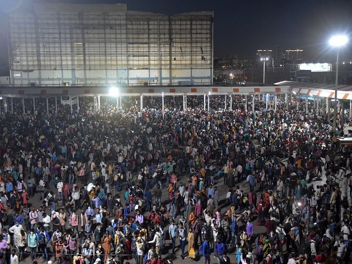 Daily wage workers were among the worst hit by the lockdown and thousands started heading back home in different states. In the absence of availability of transportation, a large number of them undertook their long journeys on foot. (Image: PTI)