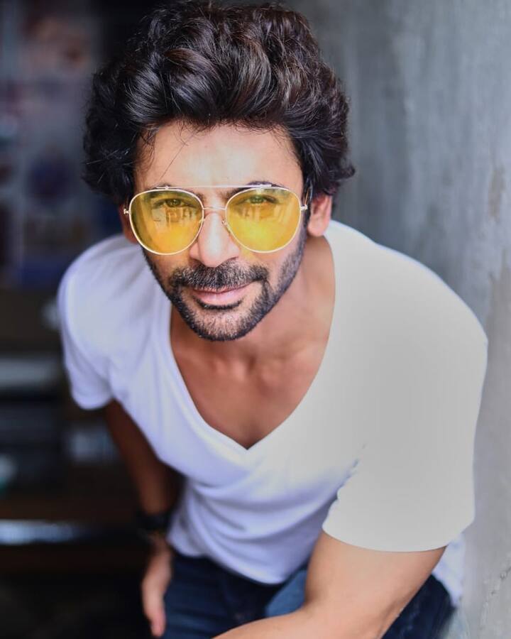 The Coronavirus pandemic has wreaked havoc all over the world. PM Narendra Modi imposed a 21-day nationwide lockdown to combat the COVID-19 outbreak. Popular comedian Sunil Grover, fondly known for playing the character of Gutthi, is tickling the funny bone of the people on social media with his hilarious memes. Scroll down to see the photos and their funny captions.