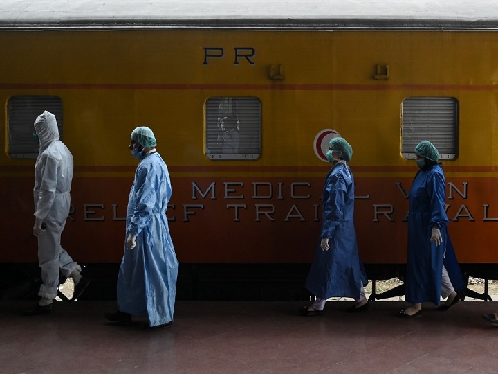 Coronavirus In Pakistan: Pak Aid Workers get Raincoats and Rubber Boot as Protective Gear Fall Short