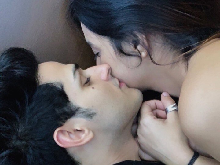 'Bigg Boss 11' Contestants Priyank Sharma & Benafsha Soonawalla Make Their Relationship Official With A Romantic Picture Bigg Boss 11's Priyank Sharma Confirms Dating Benafsha Soonawalla; Shares Romantic PIC On Social Media