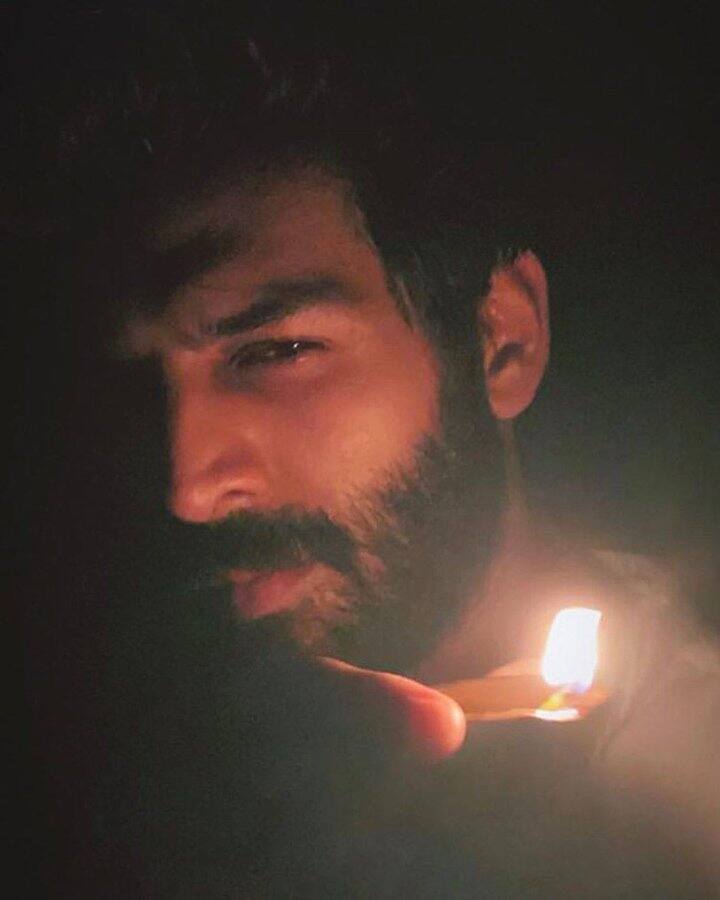 Kartik Aaryan lights a diya for hope in fight against Covid-19. (Image Source: Instagram)