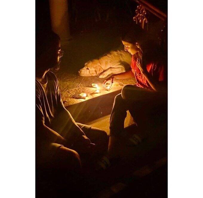 Virat Kohli & Anushka Sharma light diyas to support PM's call. (Image Source: Instagram)