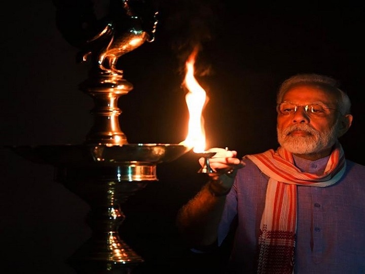 PM Modi Joins Nation In '9 PM 9 Minute' Exercise; Lights Up Diyas To Thank Covid-19 Warriors PM Modi Joins Nation In '9 PM 9 Minute' Exercise; Lights Up Diyas To Thank Covid-19 Warriors