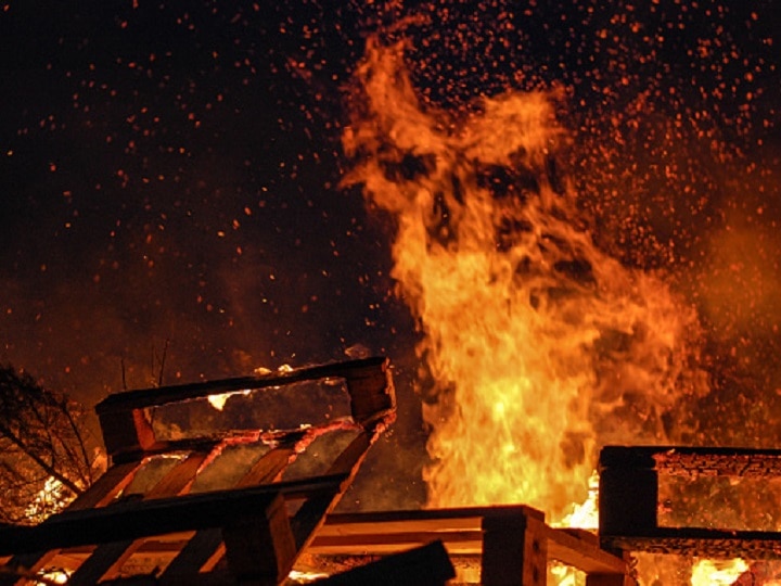 Coronavirus, 9 PM 9 Minutes, Fire In Bihar Grandmother, Two Girls Die In Bihar Fire 9 PM 9 Minutes: House Catches Fire In Bihar; Grandmother, Two Girls Die