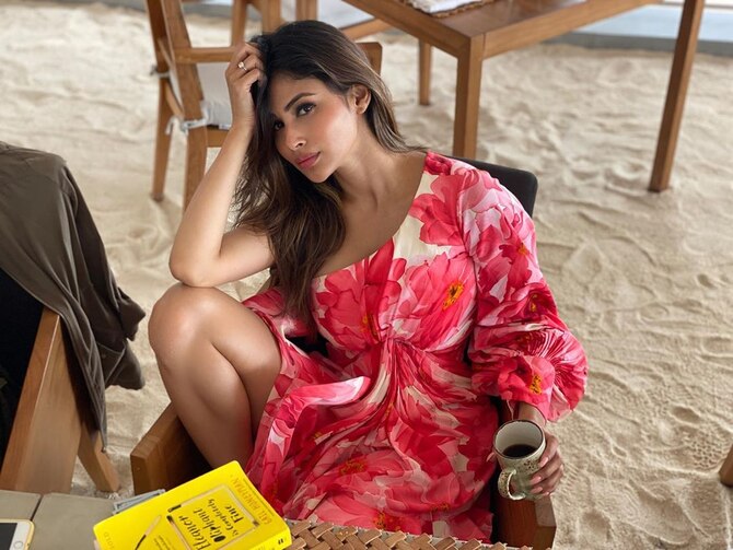 Moni Roy Indian Actress Fuks Com - Mouni Roy Shares Throwback PICS Flaunting Her Curves In A Blue Bikini Amid  Coronavirus Lockdown (Pictures)