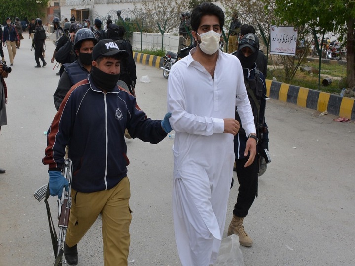 Pakistan Arrests Doctors Protesting For Coronavirus Medical Gear; Imran Khan Expresses Dismay Coronavirus In Pakistan,  Imran Khan,  Doctors Arrested For Demanding Covid-19 Medical Gear;
