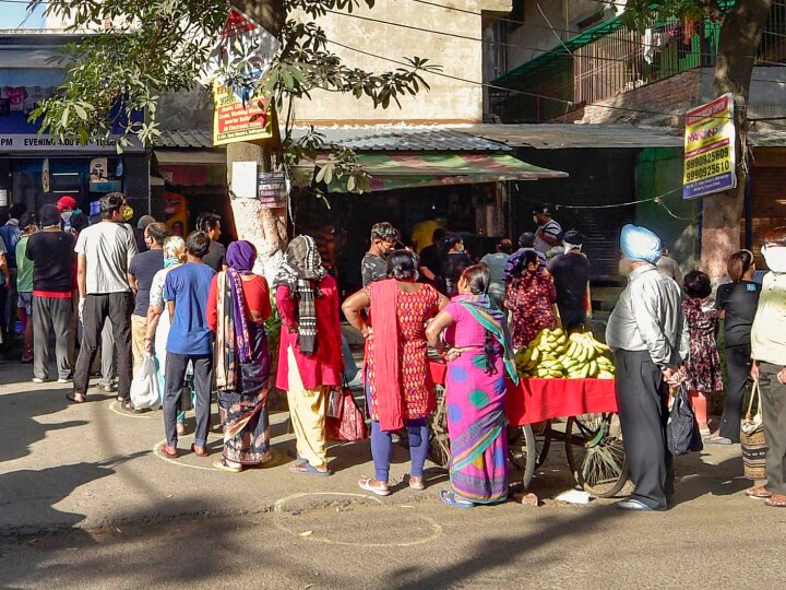 Coronavirus Lockdown: Panic Buying After UP Announces Sealing Of Hotspots In 15 Districts Coronavirus Lockdown: Panic Buying After UP Announces Sealing Of Hotspots In 15 Districts
