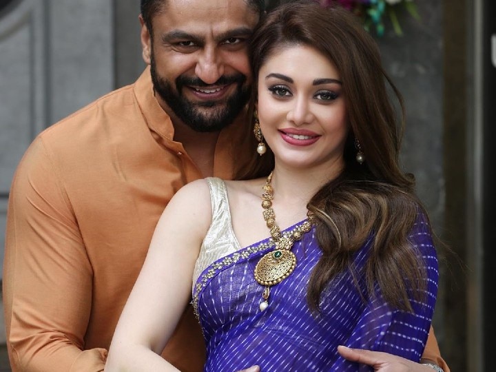 Bigg Boss 13's Shefali Jariwala Pregnant? Fans Think So As She Shares Romantic Picture With Hubby Parag Tyagi! Bigg Boss 13's Shefali Jariwala Pregnant? Fans Think So As She Shares Romantic PIC With Hubby Parag Tyagi!