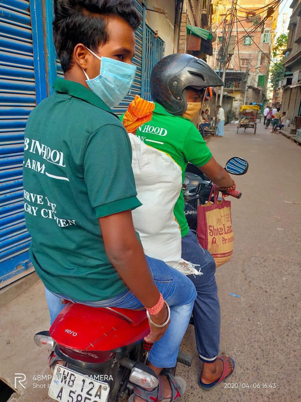 Senior Patrol: Robin Hood Army-ABP News Initiative For The Elderly Amid Coronavirus Lockdown