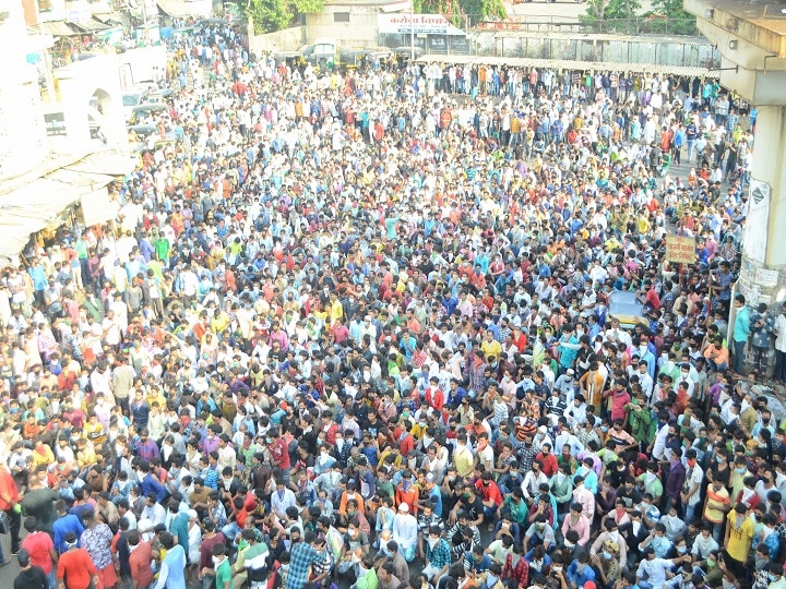 Covid-19 Lockdown Impact: Migrant Workers At Mumbai's Bandra Station Hoping To Get Back Home Lockdown Impact: Thousands Of Migrant Workers Gather At Mumbai's Bandra Station Hoping To Get Back Home