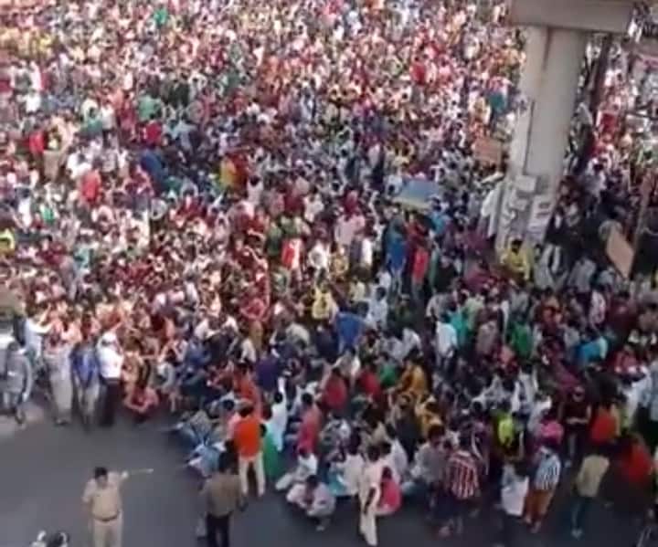 The migrants said that they could not continue to live here away from their homes or families in different parts of India with the nationwide lockdown getting extended till May 3 on Tuesday. (Screen Grab)