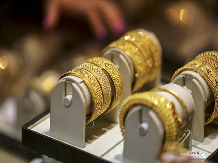 Gold Prices slump again to touch Rs 46, 470 Per 10 gram, silver declines to Rs 48,830 Gold Prices Slip To Rs 46,470 Per 10 Gram, Silver Declines To Rs 48,830