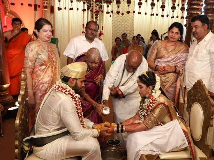 Karnataka: HD Kumaraswamy's Son Nikhil Kumaraswamy Gets Married To Revathi: Sparks row over lockdown 'violation' Karnataka: Kumaraswamy's Son Gets Married Amid Lockdown; Sparks Row For Ignoring Social Distancing