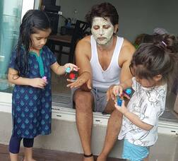 #DaddyGoals: TV Actor Karanvir Bohra's TWIN Daughters Applying Nail Paint On His Nails Will Make You Go AWW!