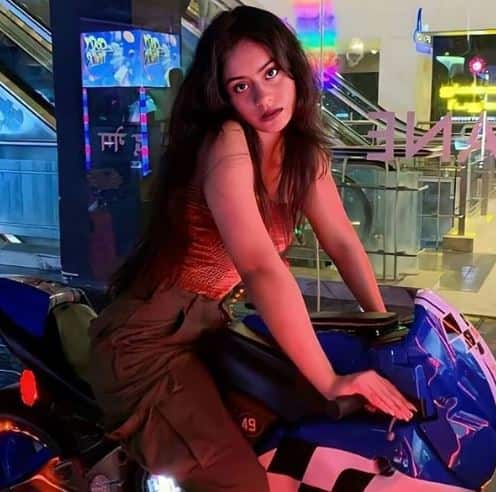 Ajay Devgn Kajol S 17 Year Old Daughter Nysa Devgan Hot Pics old daughter nysa devgan hot pics
