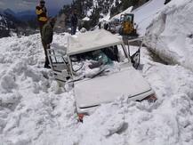 Kashmir: Army Rescues SDM And His Driver After Vehicle Comes Under Avalanche Near Sadhna Pass