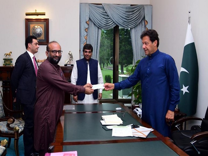 Pakistan PM Imran Khan Goes In Self-Isolation; Here's Whom He Had Met Before Getting Tested Pakistan PM Imran Khan gets Tested For Coronavirus, Goes Into Self Isolation