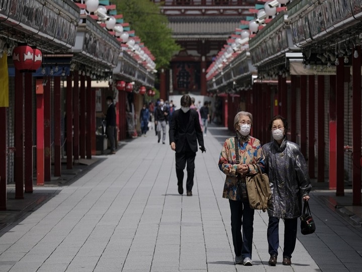 Coronavirus Infections Threatens Japan's Hospitals As Emergency Care Collapses New Wave Of Coronavirus Infections Threatens Japan's Hospitals As Emergency Care Collapses