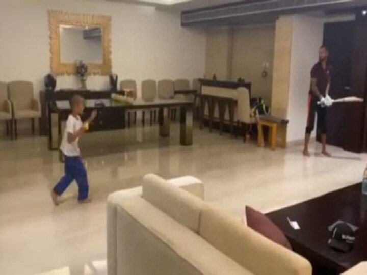 Shikhar Dhawan Enjoys Playing Cricket With Son Zorawar Amid Lockdown 'Quarantine Premier League': Dhawan Enjoys Playing Indoor Cricket With Son Zorawar