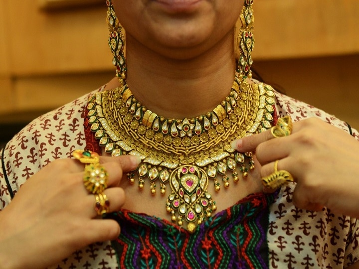Gold prices rally to touch a record high at Rs 47,700 per 10 gram, silver also surges 3% Gold Prices Records A New High At Rs 47,700 Per 10 Gram, Silver Also Surges 3%