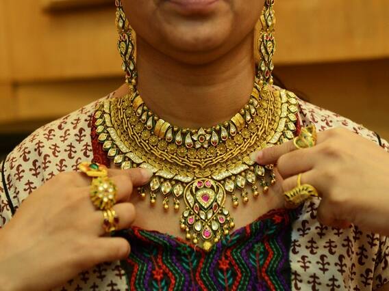 Gold Prices Fall For Third Day To Touch Rs 46,030 Per 10 Gram, Silver Down At Rs 46,030 Per 10 Kg