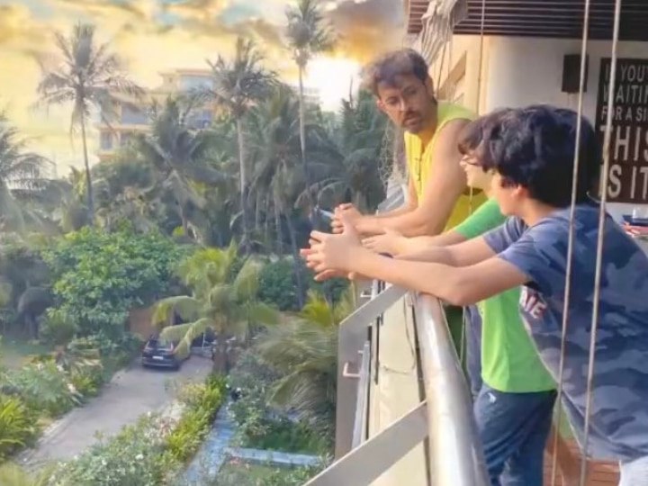 Is Hrithik Roshan Smoking While Talking To Kids Hridhaan & Hrehaan In This VIRAL PIC? War Actor REACTION Clarifying The Rumours Was Hrithik Roshan Smoking In VIRAL PIC With His Kids? Actor REACTS To Fan's Query!