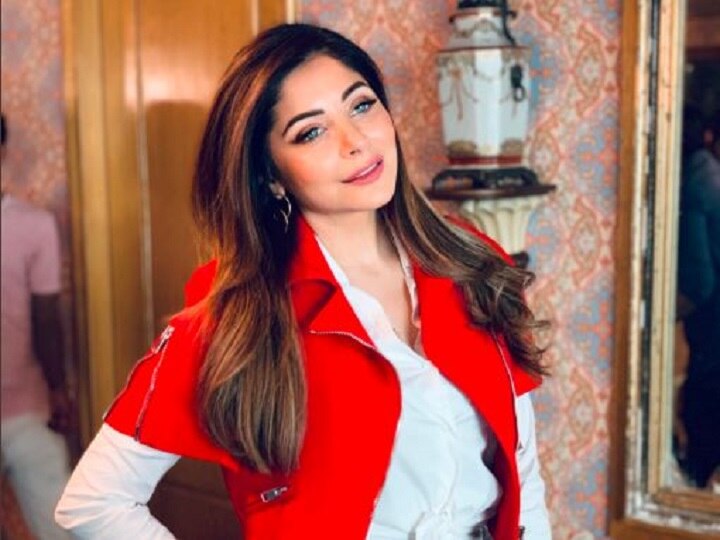 Kanika Kapoor Offers To Donate Plasma For Treating COVID-19 Patients Kanika Kapoor Offers To Donate Plasma For Treating Covid-19 Patients