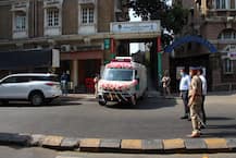 IN PICS: Rishi Kapoor's Mortal Remains Reaches Electric Crematorium; Ranbir, Saif-Kareena & Others Arrive For Funeral!