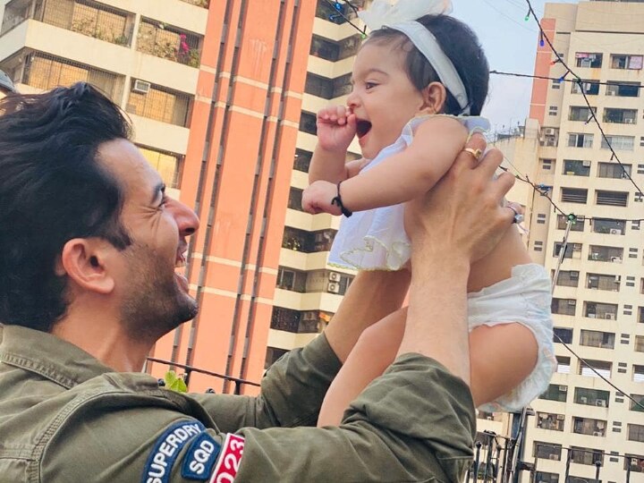 Jay Bhanushali Shares Adorable PIC With Daughter Tara Bhanushali, Says 'I Am In Love', Mahhi Vij Drops Cute Comment Jay Bhanushali Shares Adorable PIC With Daughter, Mahhi Vij Drops Cute Comment