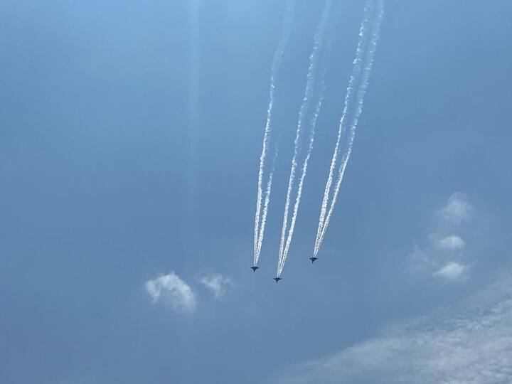 IAF's Su-30MKI fighter aircraft presenting aerial salute over Guwahati to express gratitude towards Corona Warriors. Image: twitter/@IAF_MCC.