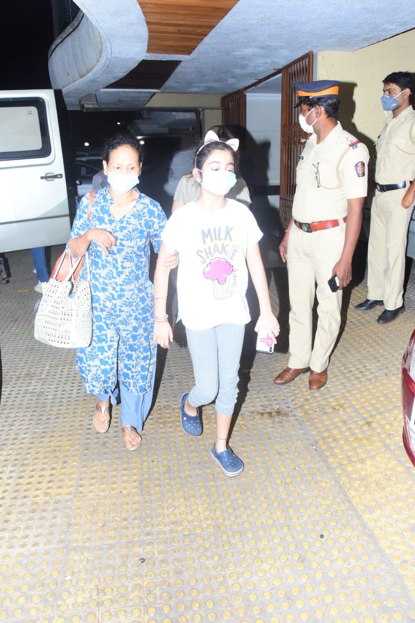 IN PICS: 2 Days After Rishi Kapoor's Death, Daughter Riddhima Arrives In Mumbai To Join Her Grieving Family!