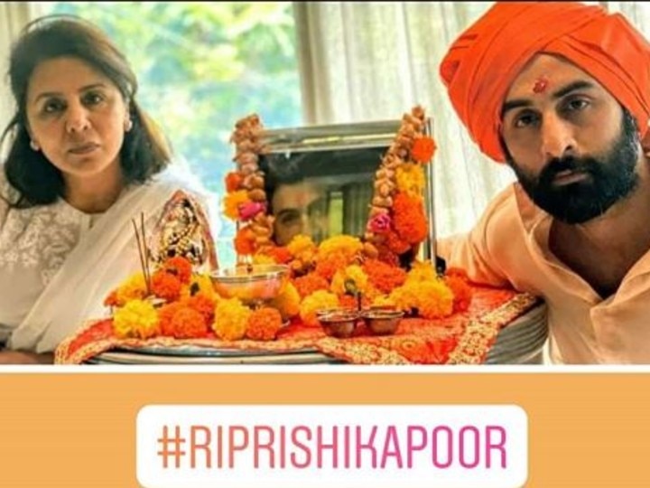 Rishi Kapoor’s Wife Neetu & Son Ranbir Kapoor Conduct A Prayer Meet For The Late Actor! #RIPRishiKapoor! Ranbir Kapoor & Neetu Conduct A Prayer Meet At Their Home; See Pic