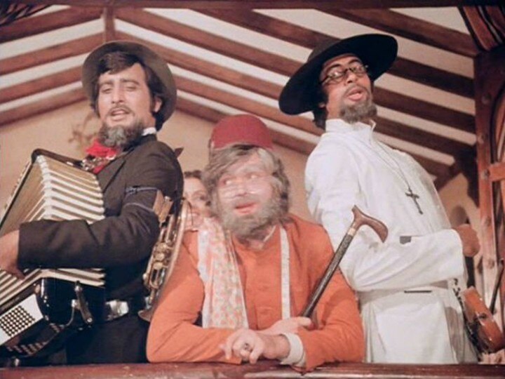 Remembering Rishi Kapoor, Amitabh Bachchan Shares Comic Scene From 'Amar Akbar Anthony' Remembering Rishi Kapoor, Amitabh Bachchan Shares Comic Scene From 'Amar Akbar Anthony'