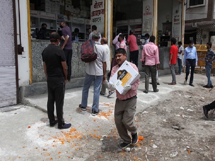Want Alcohol In Delhi? Kejriwal Govt Introduces E-Token System To Avoid Rush Outside Liquor Shops Want Alcohol In Delhi? Kejriwal Govt Introduces E-Token System To Avoid Rush Outside Liquor Shops