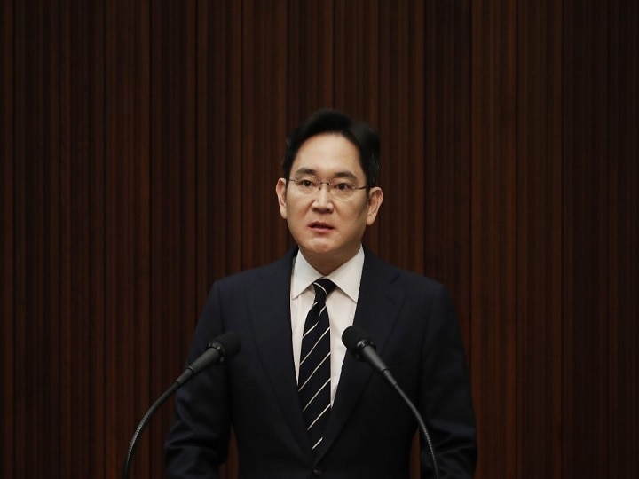 Samsung Billionaire to make sure that family rule ends as he apologises for corruption scam Samsung Billionaire Vows To End Family Rule Of The Company As He Apologises for Corruption Scam
