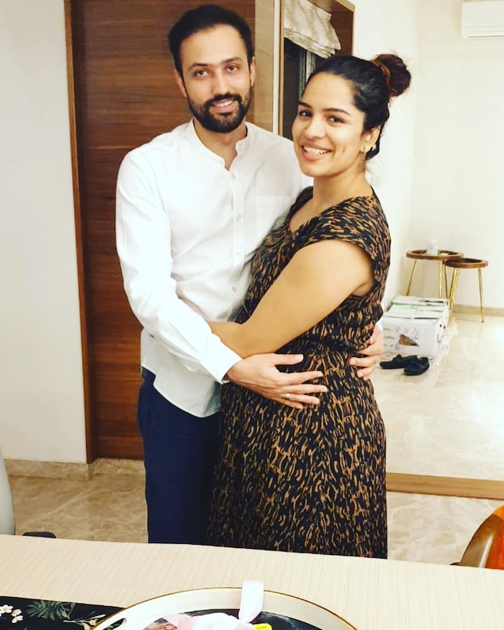 Pregnant Kumkum Bhagya Actress Shikha Singh Baby Bump Pictures As She ...