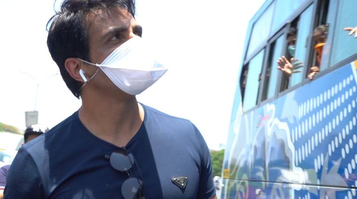 After acquiring required permission from the Maharashtra and Karnataka governments, Sonu Sood arranged bus transport for stranded migrant workers. (Photo- ABP News)