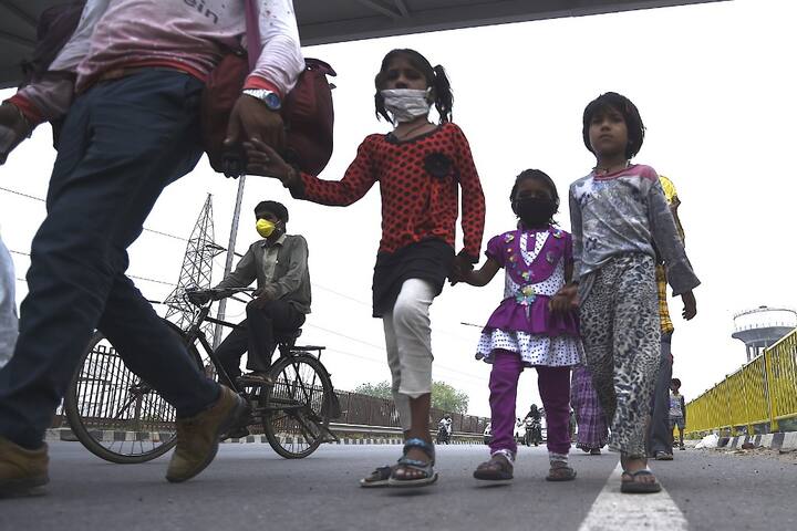 Thousands of migrant workers are being forced to walk all the way to their hometown, as the nation continues to remain under lockdown. (Photo Credit: AFP)