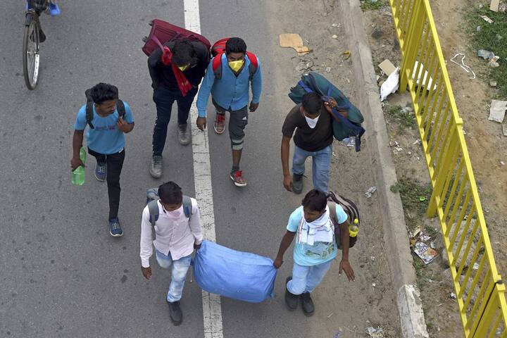 This photo shows how difficult the journey is. Even with blisters in their feet, they are ready to walk thousands of miles. (Photo Credit: AFP)