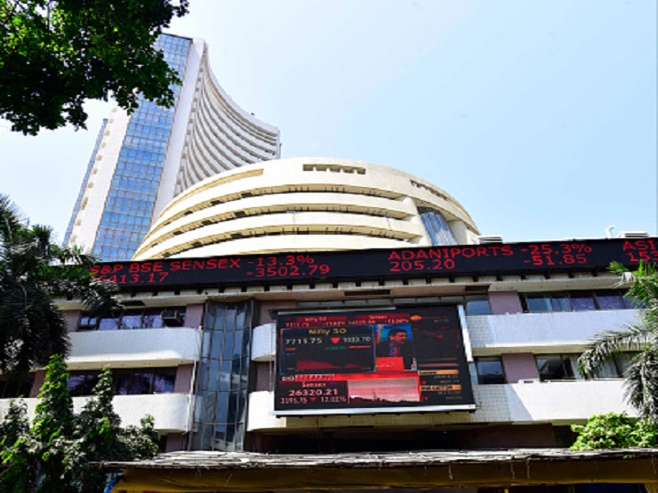 Benchmark Indices Open In The Red On Weak Global Cues, Sensex Slips 542 Points, Nifty 170 Points Down Share Market News Today: Benchmark indices open in the red, weak global cues, Sensex, Nifty, BSE, NSE, Banks