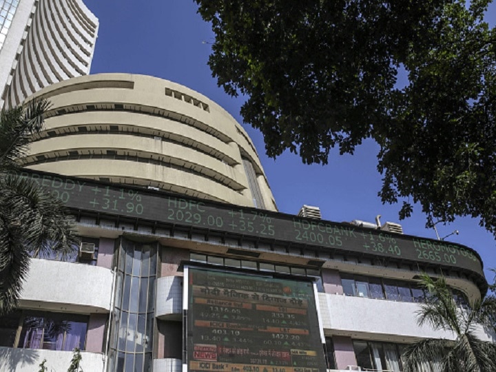 Market Watch: Sensex rises marginally to touch 36,587-mark, Nifty at 10,769 level, Bajaj Finance, L&T, Infosys remain top gainers Sensex Rises Marginally By 100 Points, Nifty At 10,769 Level, Bajaj Finance, L&T, Infosys Remain Top Gainers