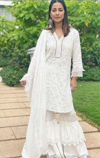 Hina left her tresses opened and we just can't take our eyes off her captivating beauty