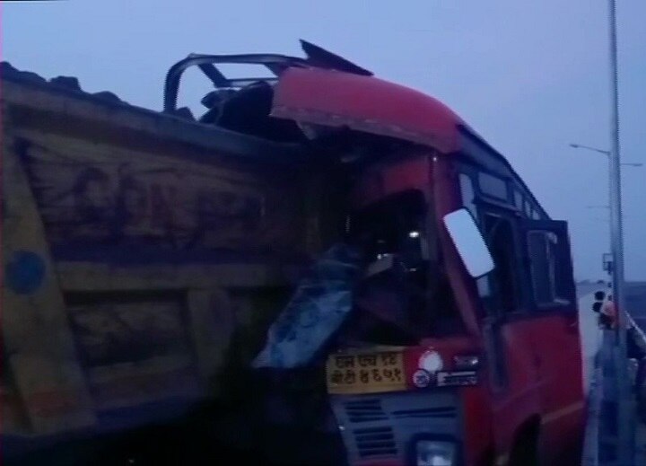 3 Migrants Dead, 22 Injured In A Bus-Dumper Collision In Yavatmal Maharashtra: 3 Migrants Dead, 22 Injured In A Bus-Truck Collision In Yavatmal