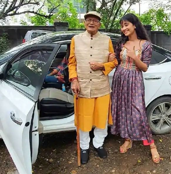 Yeh Rishta Kya Kehlata Hai' Actress Shivangi Joshi's Grandfather Passes On Her Birthday