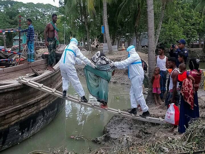 As Cyclone Amphan Nears, Mamata Banerjee Forms Task Force To Evacuate 3 Lakh People In Bengal As Cyclone Amphan Nears, Mamata Banerjee Forms Task Force To Evacuate 3 Lakh People In Bengal