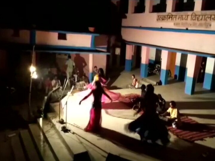 Dancers Called In From Outside To Perform In A Quarantine Center In Bihar's Samastipur Bizarre! Dancers Called In From Outside To Perform At Quarantine Center In Bihar's Samastipur