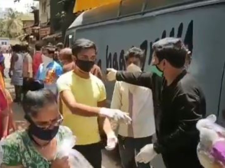 Salman Khan's Food Truck 'Being Haangryy,' Distributes Ration Kits To Needy In Mumbai WATCH: Salman Khan's Food Truck 'Being Haangryy,' Distributes Ration Kits To Needy In Mumbai