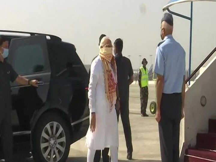 PM Narendra Modi To Conduct Aerial Survey Of Cyclone Amphan's Damage In West Bengal & Odisha PM Modi Reaches Kolkata To Take Stock Of Cyclone Amphan's Damage; Received By CM Mamata At Airport