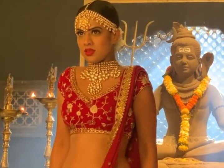 Rashami Desai, Nia Sharma OUT Of Naagin 4; Makers To REVAMP The Show Post Lockdown! After Rashami Desai, Nia Sharma OUT Of Ekta Kapoor's Naagin 4; Makers To REVAMP The Show Post Lockdown!